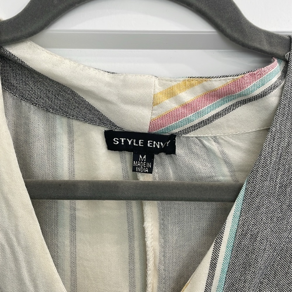 Striped crop top​​​​​​​​ - Picture 2 of 2
